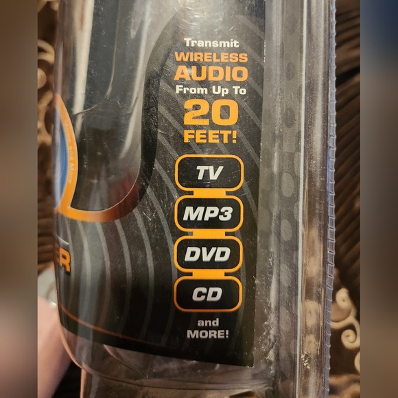 Wireless speaker with FM scan - Picture 3 of 3